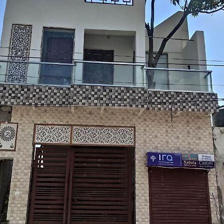 Ira Homestay Mathura - Divine Spiritual Stay מראה חיצוני תמונה