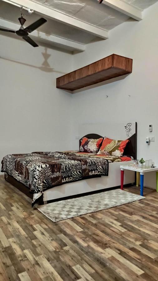 Ira Homestay Mathura - Divine Spiritual Stay מראה חיצוני תמונה
