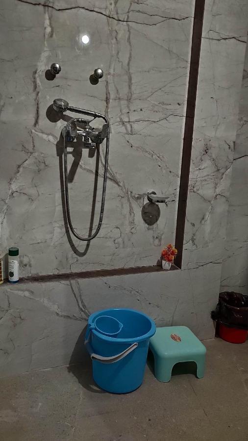 Ira Homestay Mathura - Divine Spiritual Stay מראה חיצוני תמונה