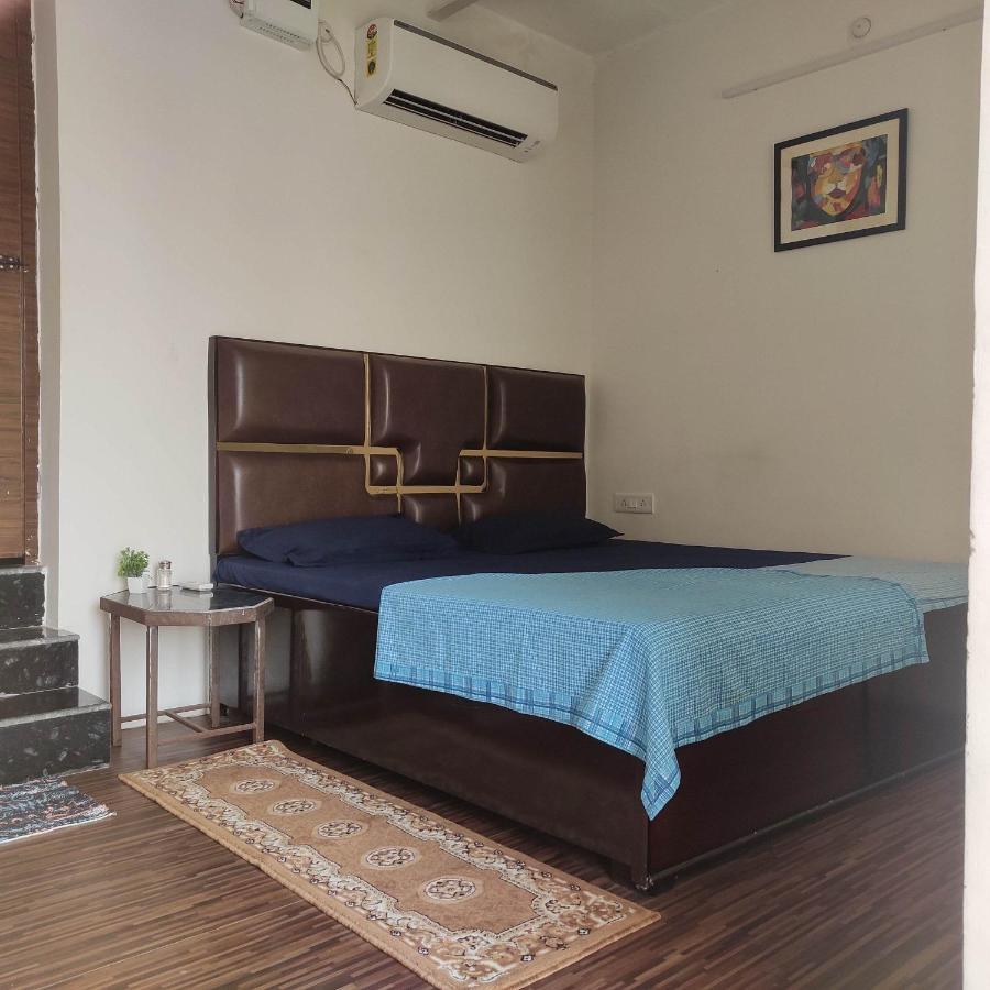 Ira Homestay Mathura - Divine Spiritual Stay מראה חיצוני תמונה